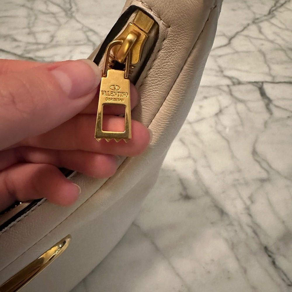 Valentino Cream Leather Women's Bag - Picture 8 of 14